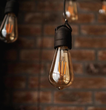A LED izzószálas izzók forradalmasítják az energiahatékonyságot és a retro világítási megjelenést